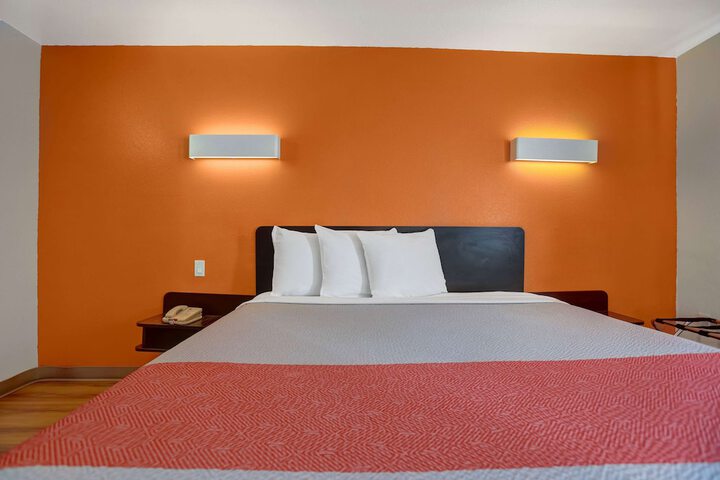 Room 6 of 24