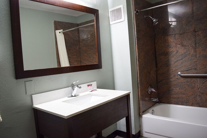 2 Double Beds (12 of 13)