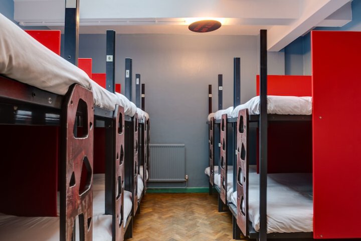 Room 4 of 46