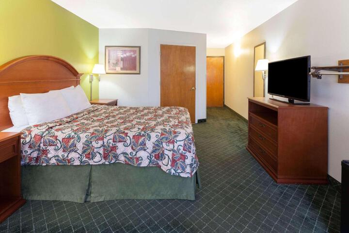 2 Queen Beds Accessible (1 of 11)