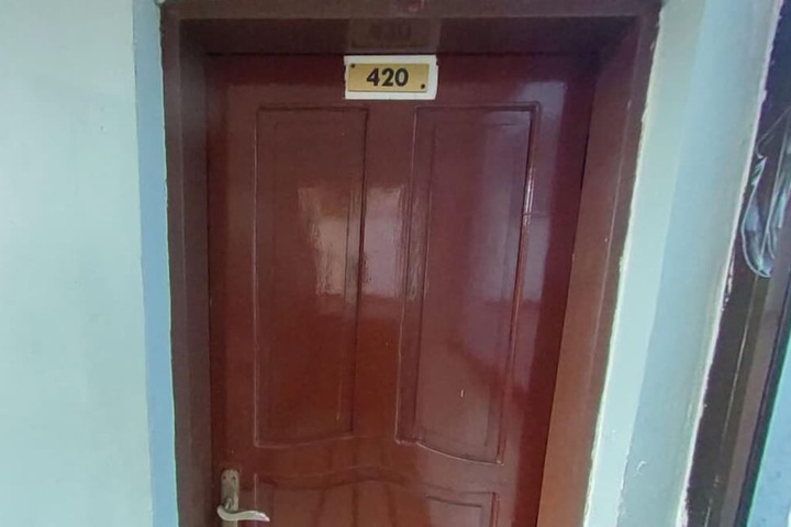 Room 12 of 82
