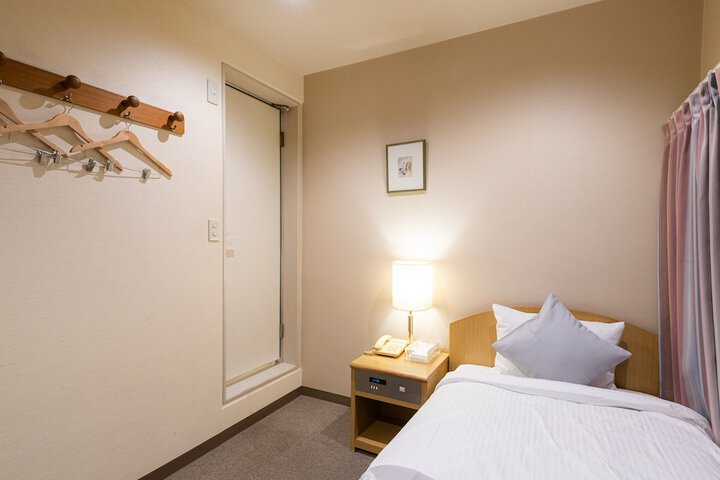 Room 8 of 20