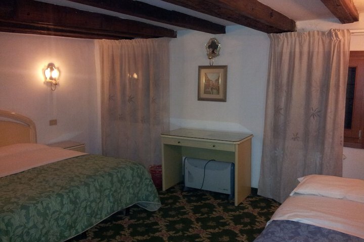 Room 6 of 50