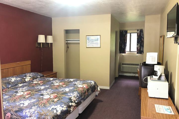 1 King Bed (5 of 5)