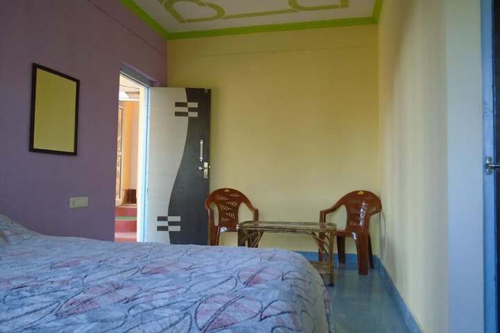 Room 4 of 9