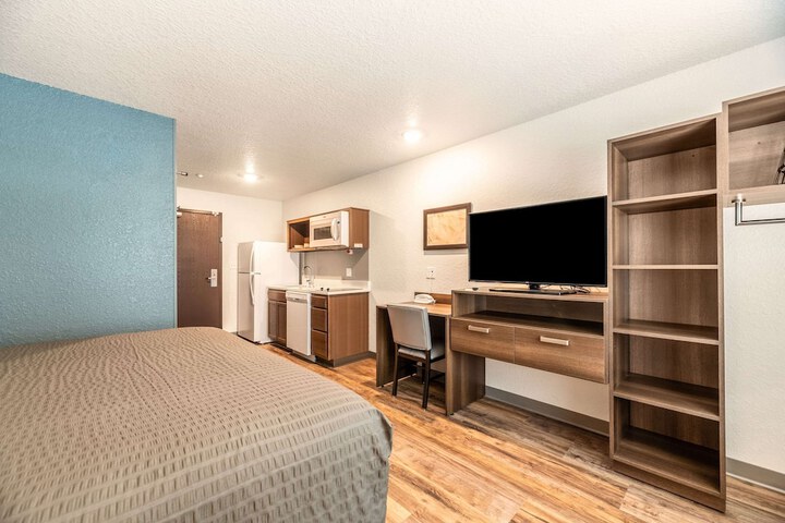 Standard | King Bed (2 of 13)