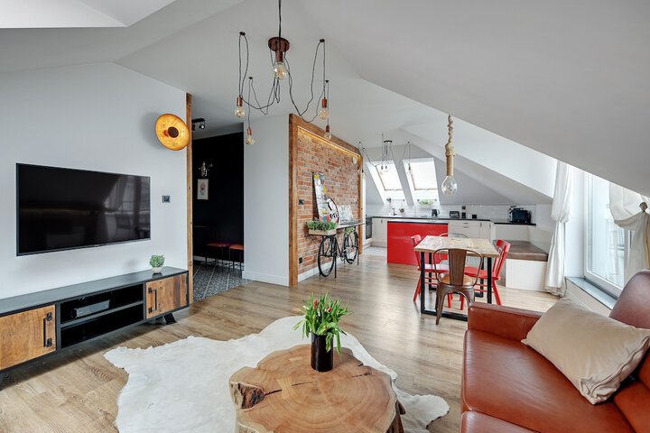 Room 4 of 181