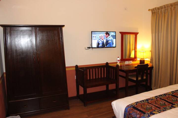 Room 27 of 214
