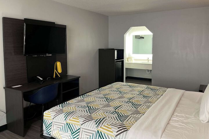 Room 9 of 25