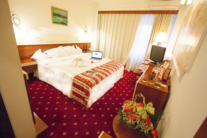 Room 4 of 34