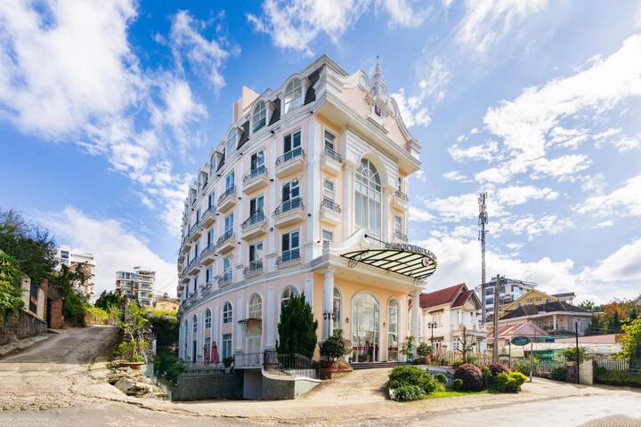 Saigons Book Da Lat Hotel