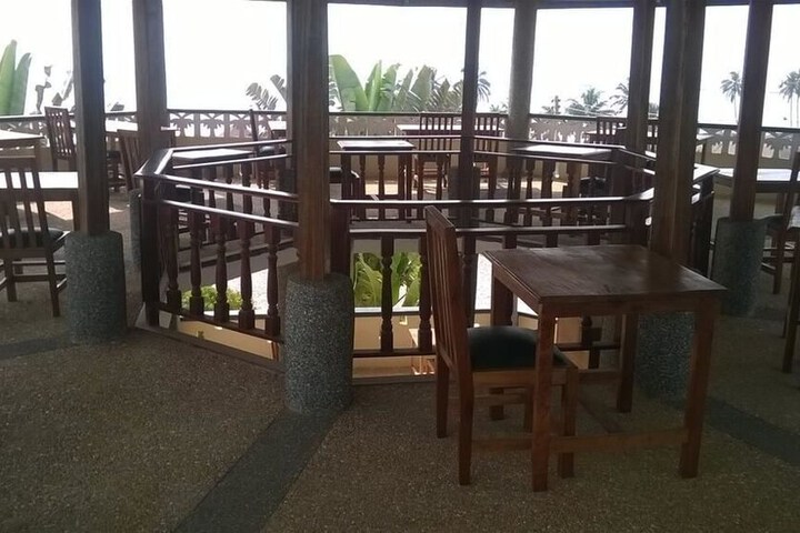 Dining 8 of 18