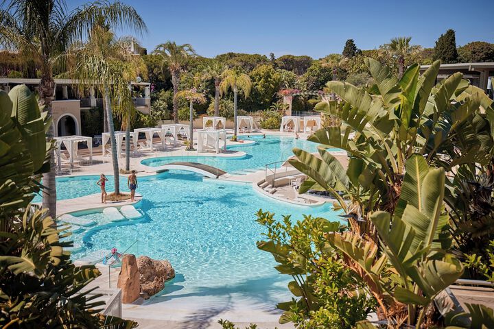 Pool Hotel