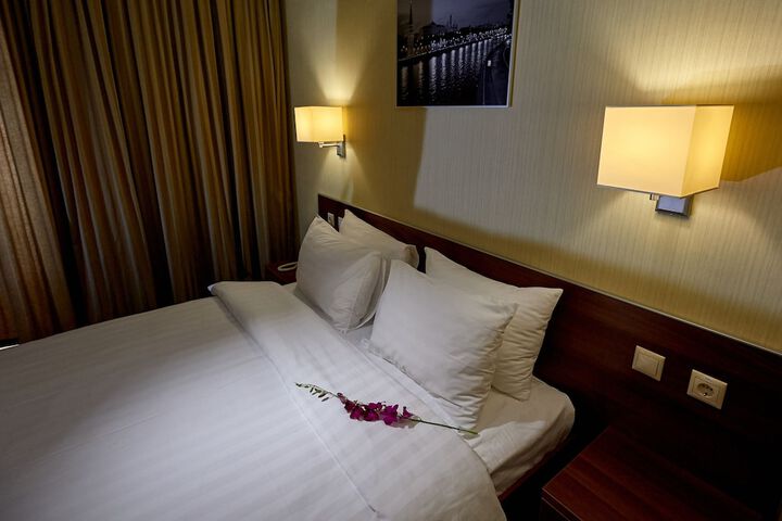 Room 21 of 77
