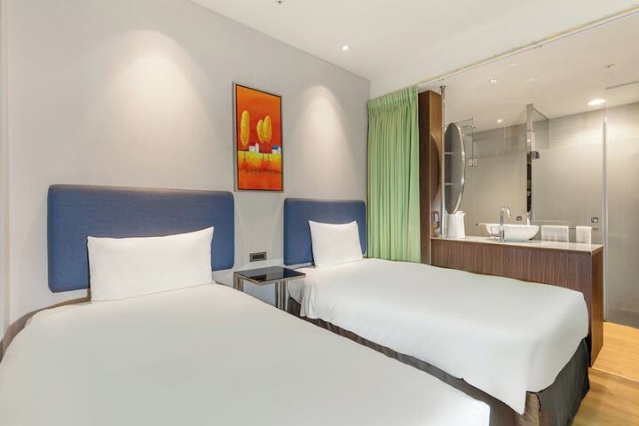 Room 56 of 162