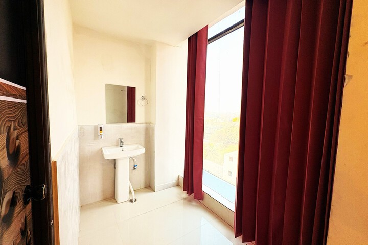 Room 10 of 21