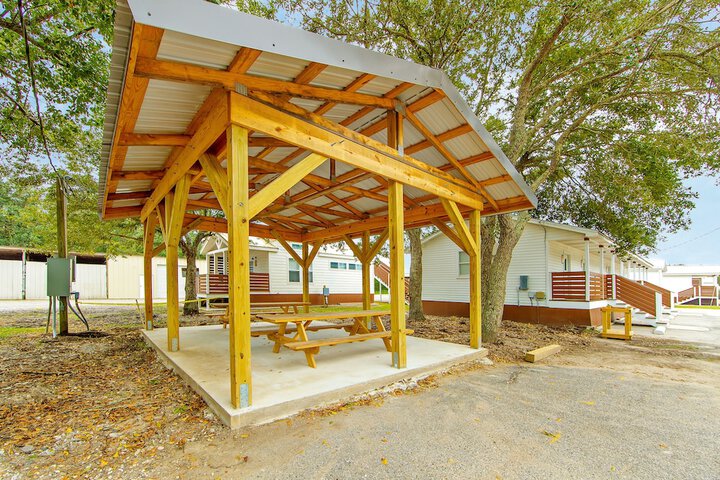 Hotel Exterior 71 of 77