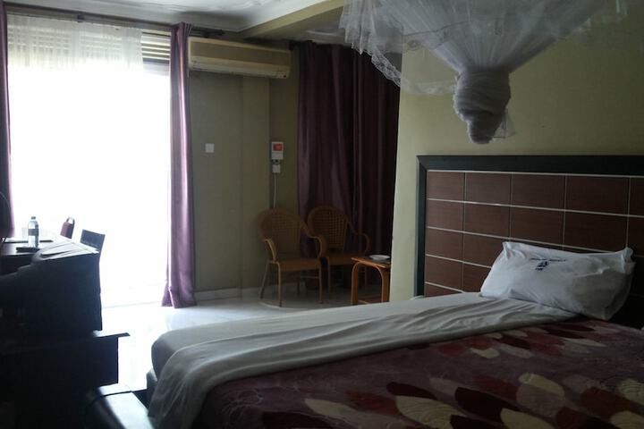 Room 33 of 94