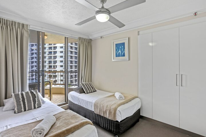 Room 5 of 80