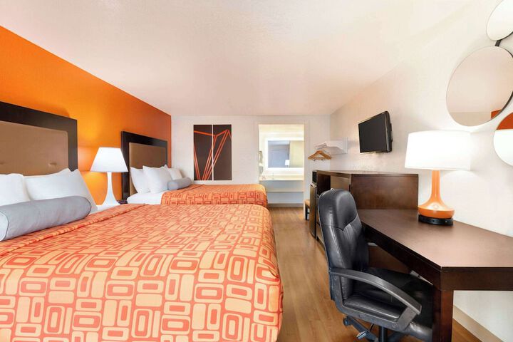 1 Queen Bed Mobility Accessible (11 of 14)