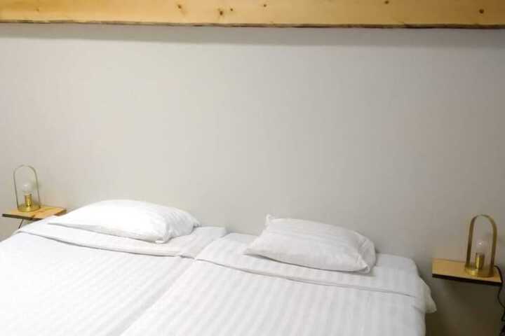 Room 8 of 69