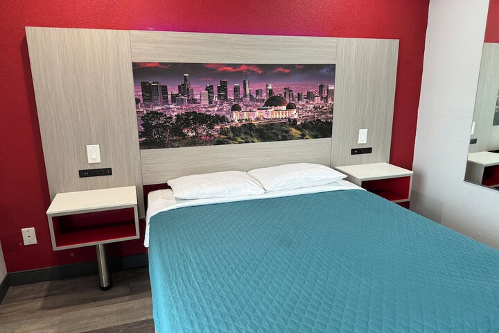 1 Queen Bed (21 of 44)