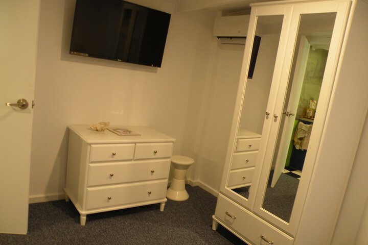 Room 10 of 12