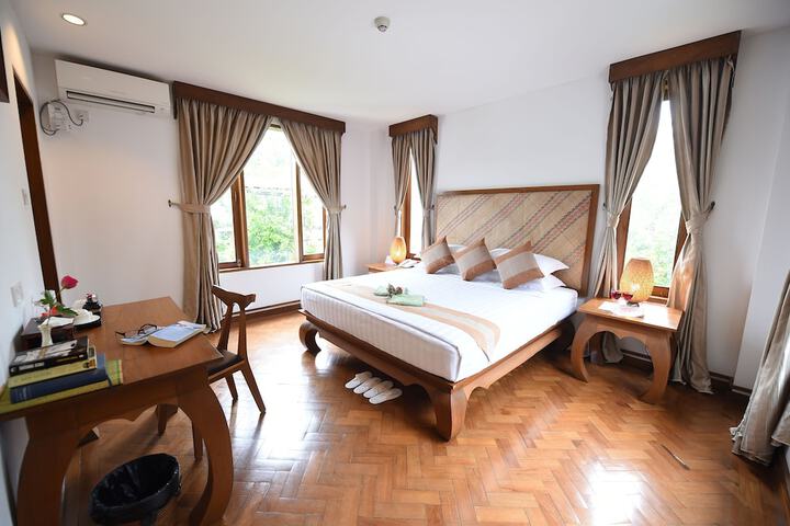 Room 12 of 80