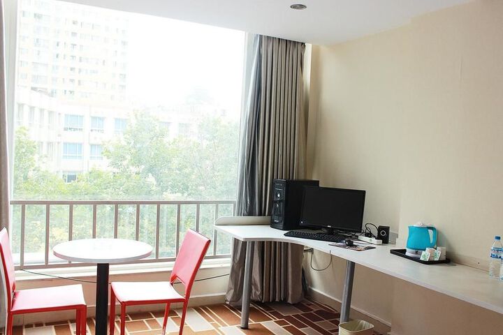 Room 15 of 90