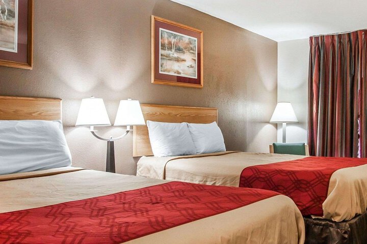 2 Double Beds (3 of 8)