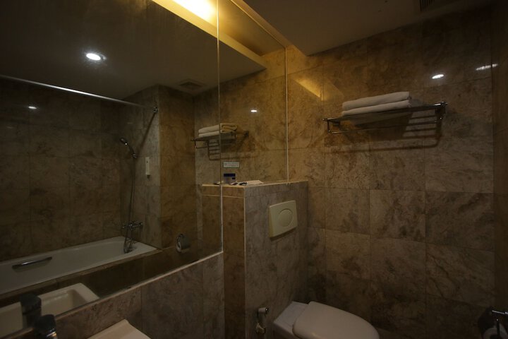 Room 12 of 35