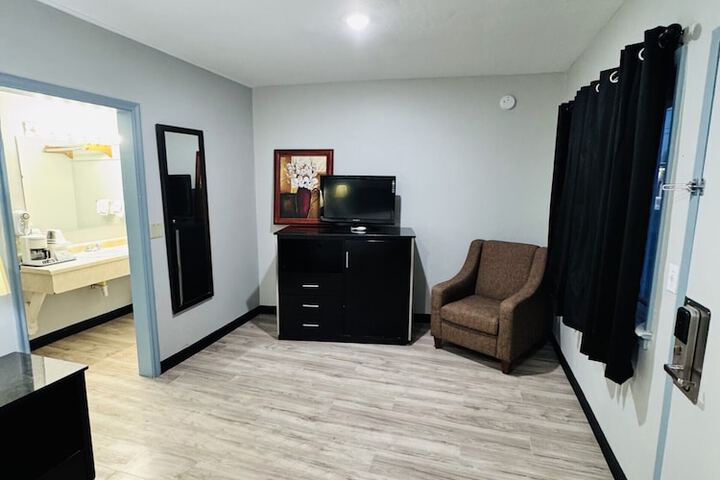 Room 7 of 13