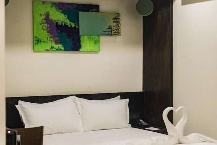 Room 3 of 44