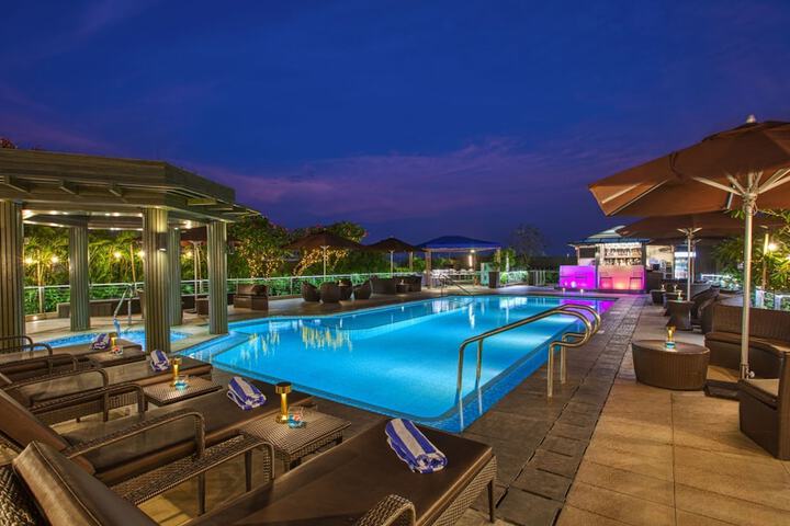 Pool Hotel