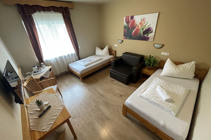 Room 8 of 35