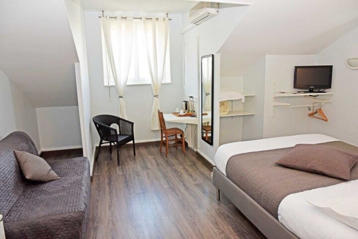 Room 25 of 62