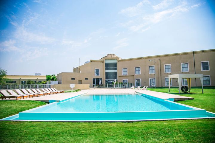 Pool Hotel