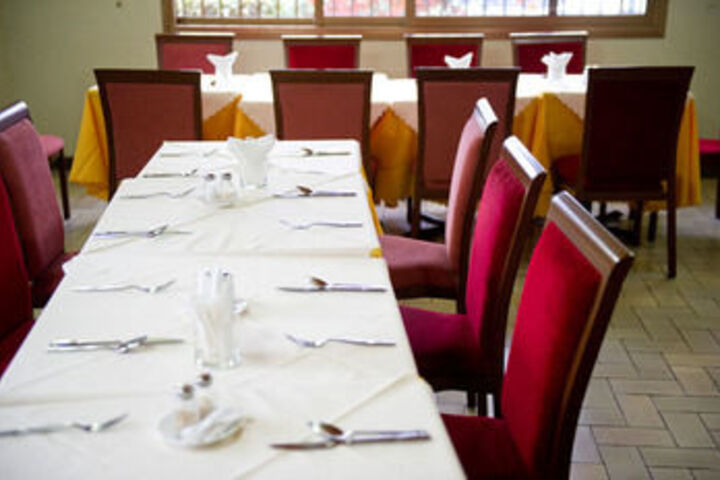 Dining 19 of 22