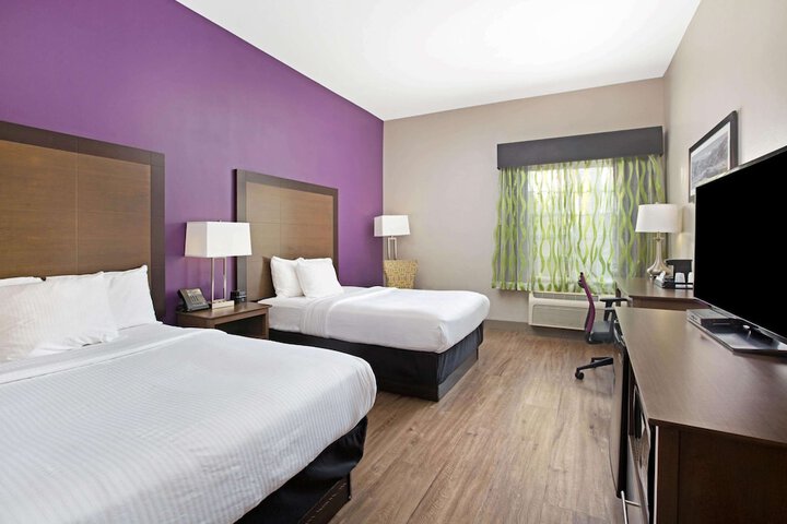 Standard Room, King or Two Doubles (11 of 12)