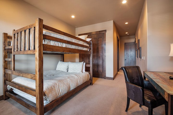 Room 2 of 38
