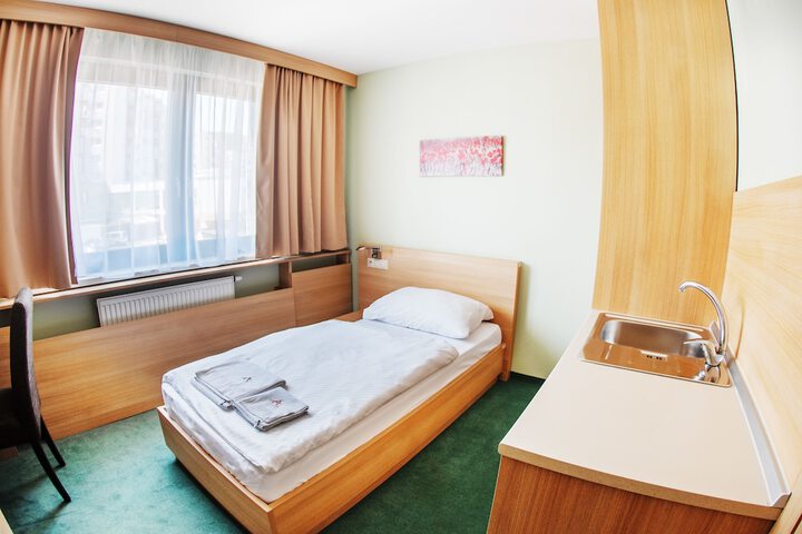 Room 9 of 73