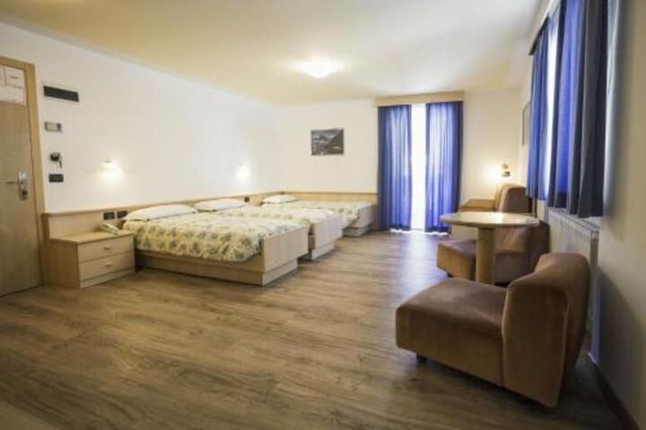 Room 34 of 53