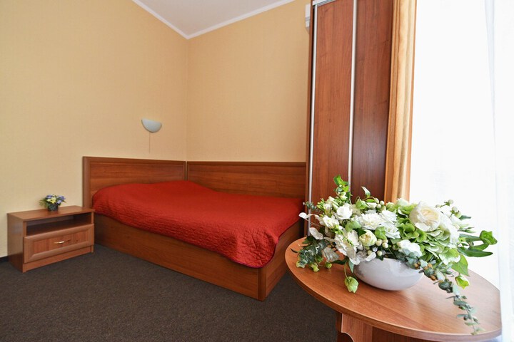 Room 8 of 97