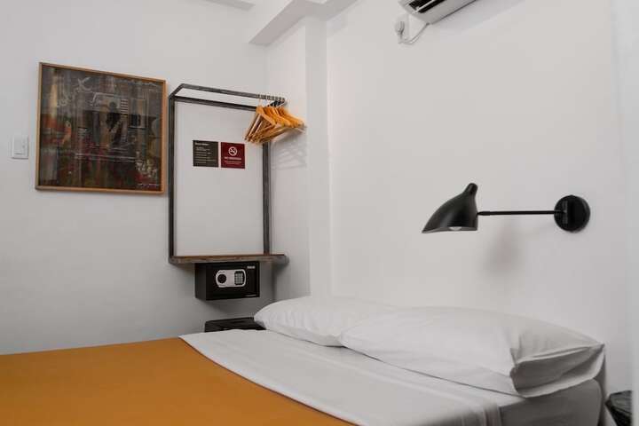 Room 12 of 40