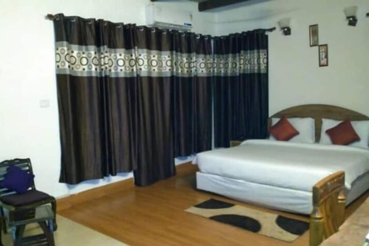 Room 10 of 33