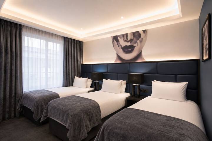 Room 8 of 34