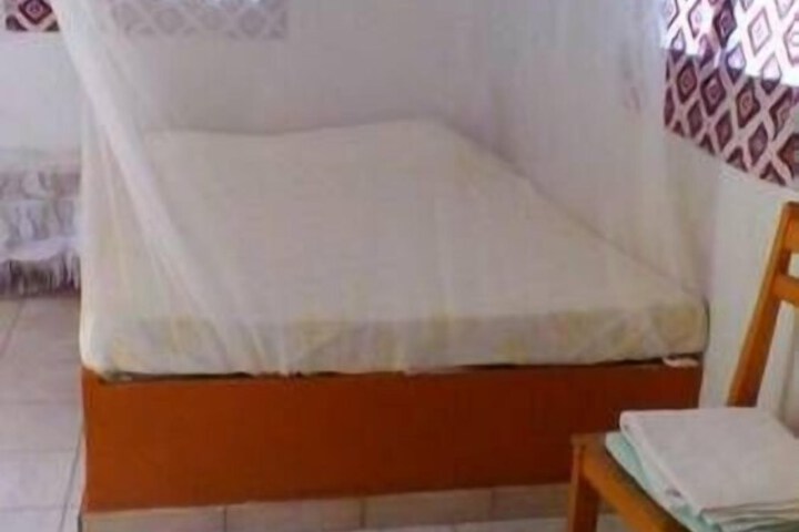 Room 2 of 10