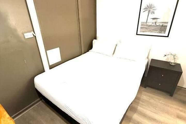 Room 65 of 180