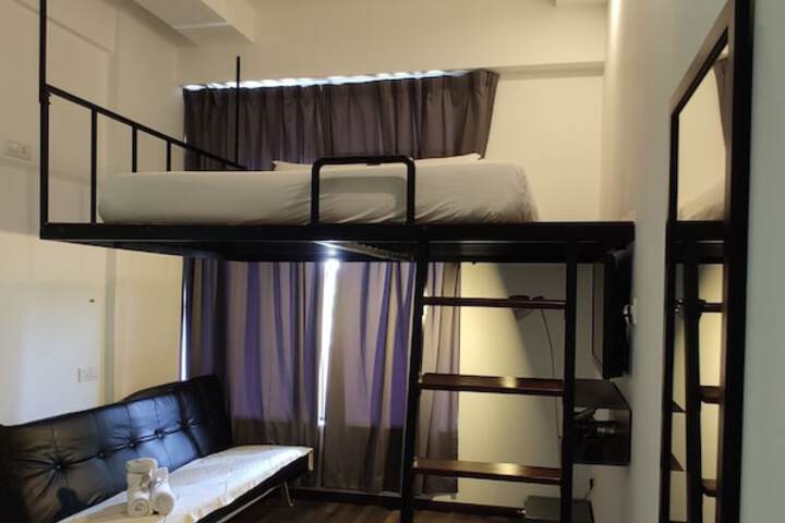 Room 10 of 18