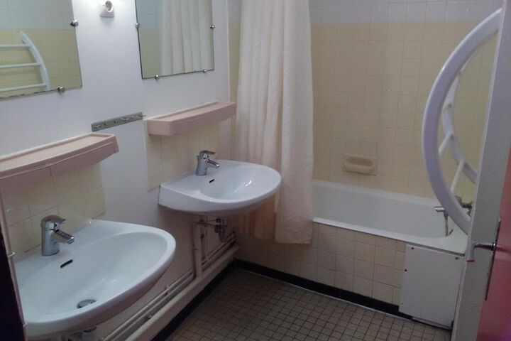 Room 43 of 50